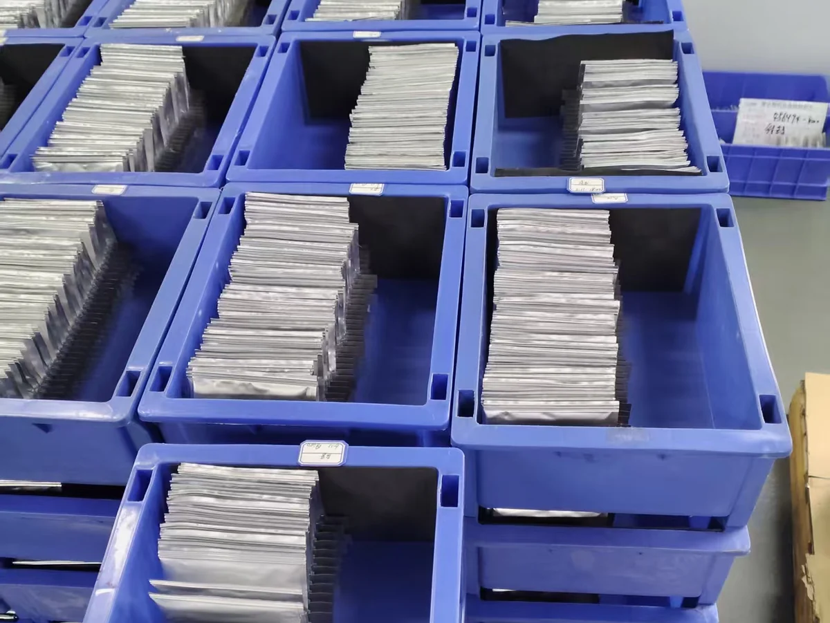 Pouch-format cells arranged in blue handling trays in a supplied process photograph