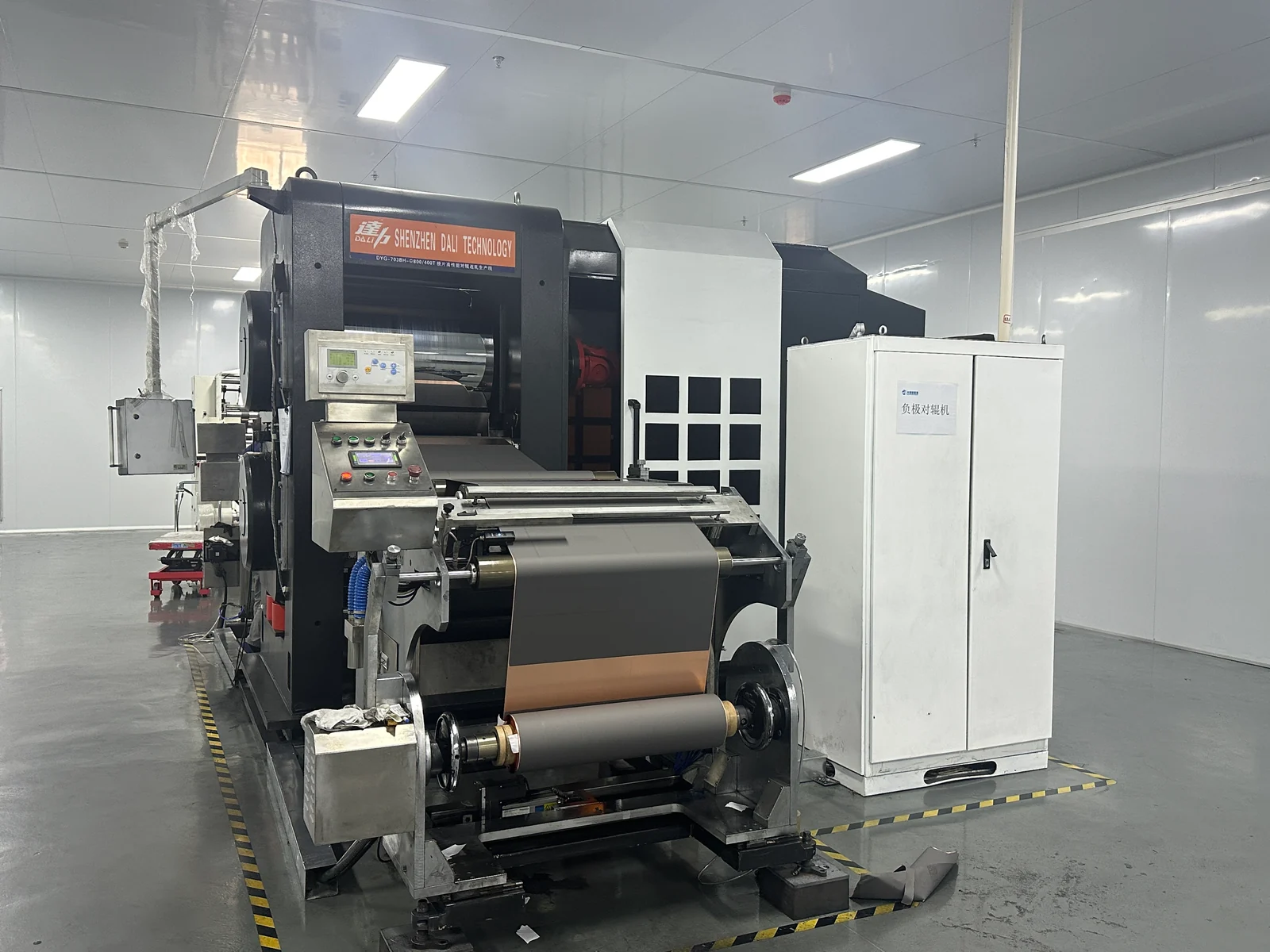 Roller-based manufacturing equipment and its adjacent control cabinet
