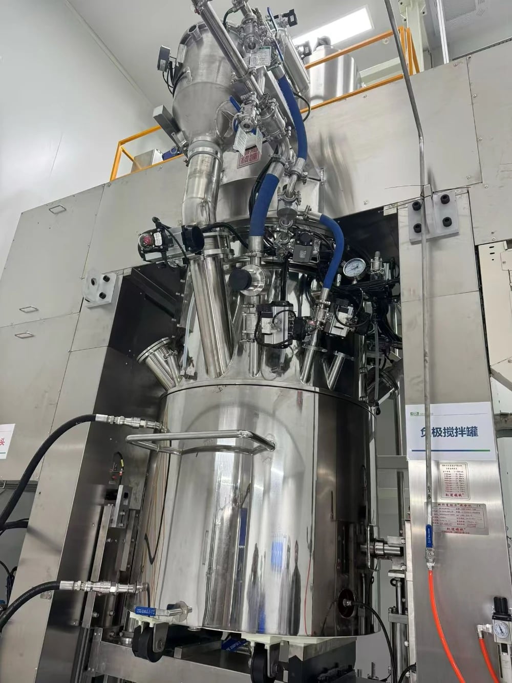 Industrial equipment and connected fixtures in the supplied facility imagery